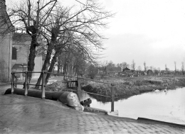 Blauwkapelseweg in 1931 gezien vanaf de Kapelbrug. Hier tuinierden de ‘wilde tuinders’, voorlopers van De Pioniers.